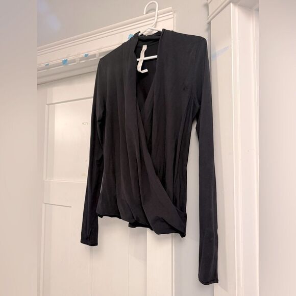 Lululemon Long Sleeve Shirt​ - Picture 7 of 7